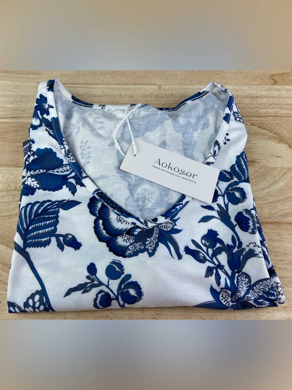 Aokosor Women's XL Blue Floral V-Neck Top - Brand New